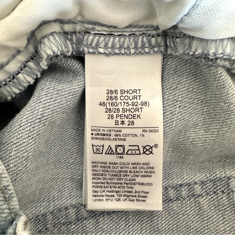 GAP Mid Rise Girlfriend Jeans with Washwell, Light Wash, size 28 SHORT - Picture 10 of 10